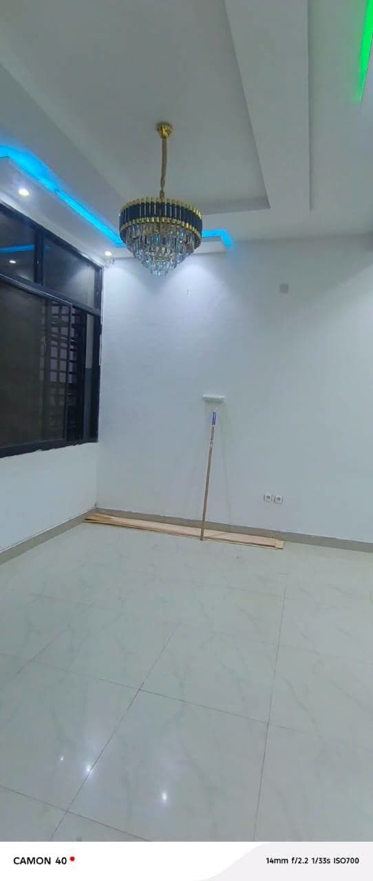 Appartement au 2e niveau — Kasa-Vubu, Saio